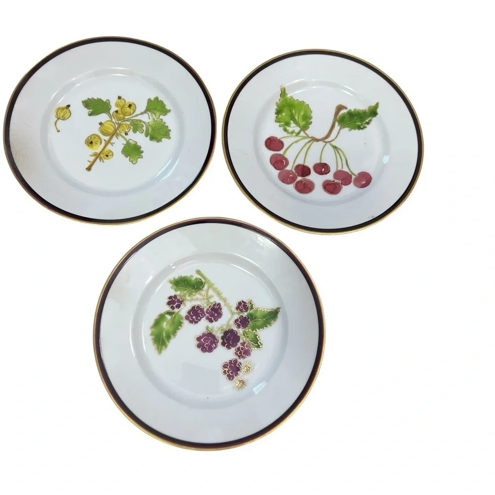 3 CRATE & BARREL Berries Fruits DESSERT Salad Plates Gold Rim 8.2…